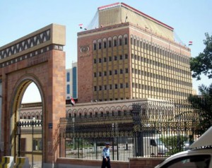 محافظ البنك المركزي : احتياطي اليمن الاجنبي يغطي 150% مما طبعه البنك منذ انشائه