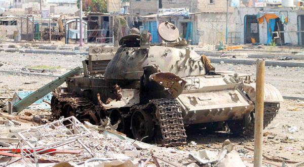 شهود عيان : طائرات التحالف تلحق دمار واسع بآليات ومعدات مليشيات الحوثي وصالح بمنطقة العند .