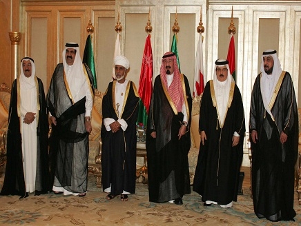 جارديان: ملوك الخليج بداية الانهيار القادم
