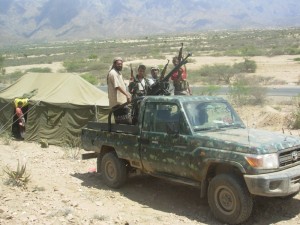 الجيش اليمني يتقدم عشرات الكيلومترات ويطارد عناصر القاعدة في أبين