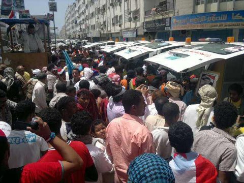 يو بي آي : تظاهرة بمدينة عدن جنوب اليمن خلال تشييع 5 قتلى من عناصر’ الحراك الجنوبي ‘