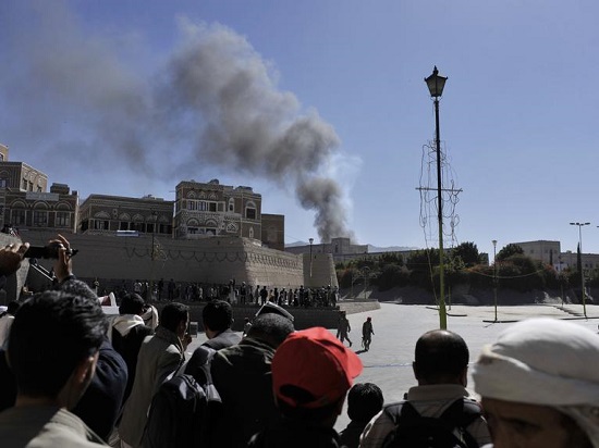 صحيفة خليجية تكشف تفاصيل جديدة على هجوم وزارة الدفاع واستهداف القاعدة لمطار صنعاء ومقر المخابرات