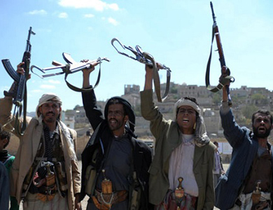 الحوثي يهدد بفرض الشراكة على الحكومة