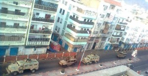 عاجل انفجار استهدف مقر المحافظ في مدينة عدن وسماع اصوات اشتباكات عنيفة