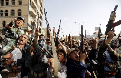 عاجل : مليشيات الحوثي تستغل الهدنة وتنصب بطاريات مدفعية في التواهي لاستهداف البوارج