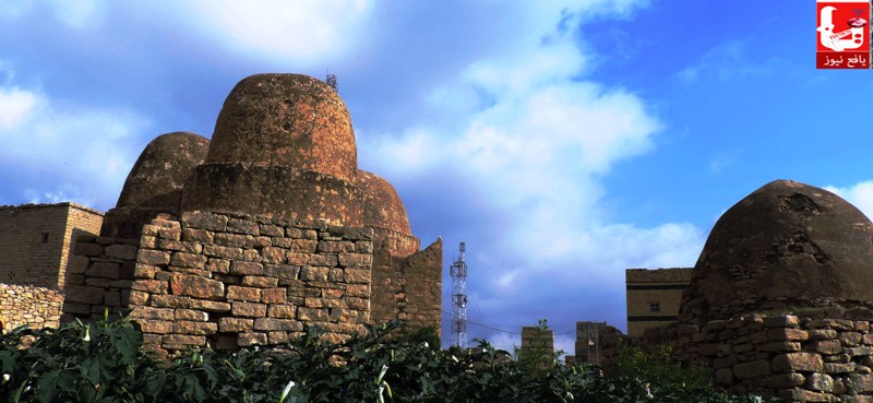 قباب منتشرة في قلعة القاره 